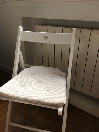 Silla plegable Ikea con cojín