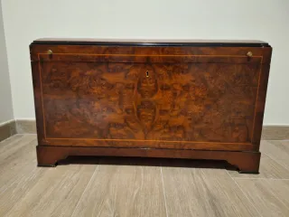 Baúl de madera antiguo