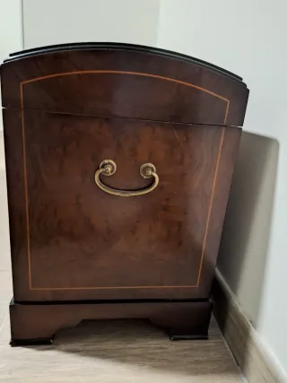 Baúl de madera antiguo