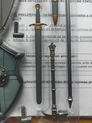 Mythic Legions Pack de Armas Caballeros Eathyron