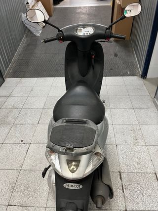 Peugeot Looxor 125cc Scooter