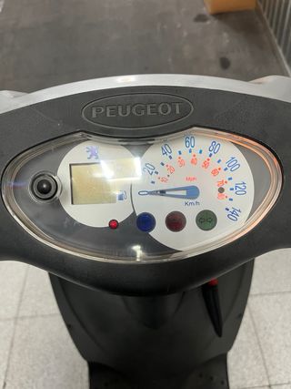 Peugeot Looxor 125cc Scooter