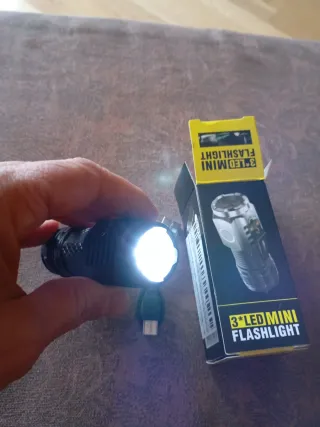 Linterna LED Mini Recargable USB