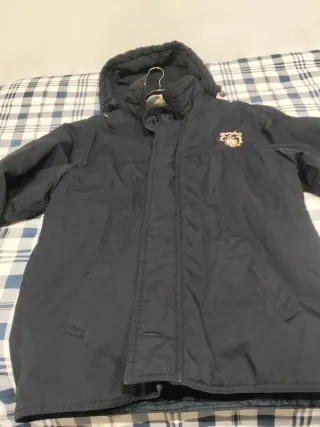 Chaqueta Negra con Escudo talla 10 y 16