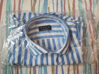 Camicia a righe blu e bianche