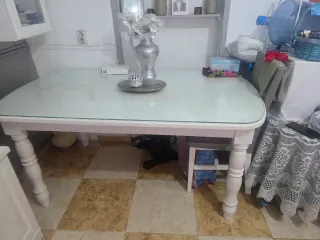 Mesa de comedor de cristal y madera