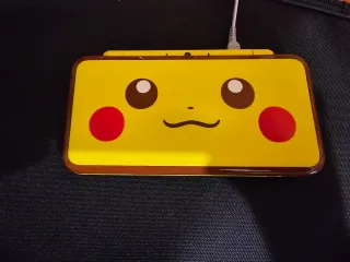 Nintendo 2DS XL Pikachu