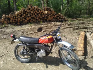 Kawasaki KE 125 Enduro moto clasica 1977