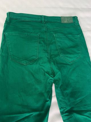 Pantalón vaquero verde talla L. Marca Springfield