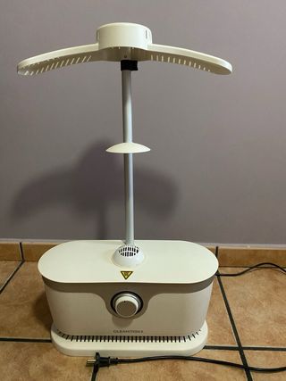 Plancha vapor ropa forma camiseta