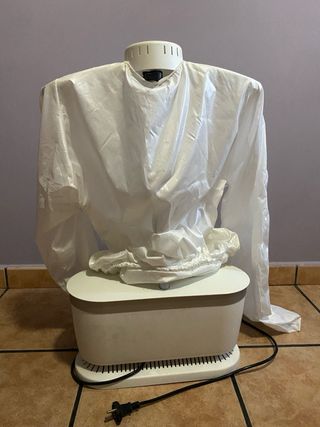 Plancha vapor ropa forma camiseta