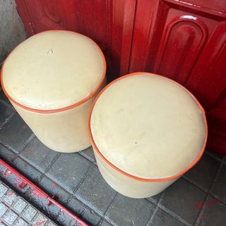 Taburetes Beige y Naranja