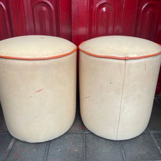 Taburetes Beige y Naranja