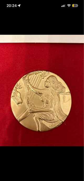 bassorilievo o medaglia intitolato Salvador Dali