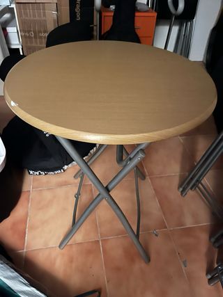 4 Sillas y 1 Mesa Plegables