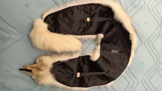 Estola de pelo beige y marrón