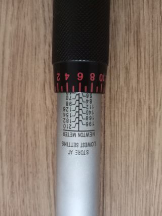 Llave dinamométrica TACKLIFE HTW2B