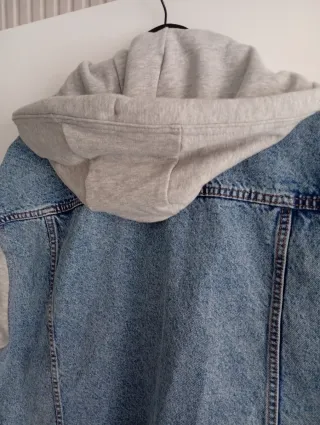 Chaqueta vaquera con capucha hombre
