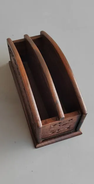 Manufatto in legno Indonesiano da scrivania