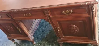 Escritorio antiguo de madera