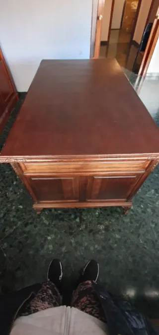 Escritorio antiguo de madera