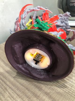 Figura Goku Super Saiyan con Luz LED