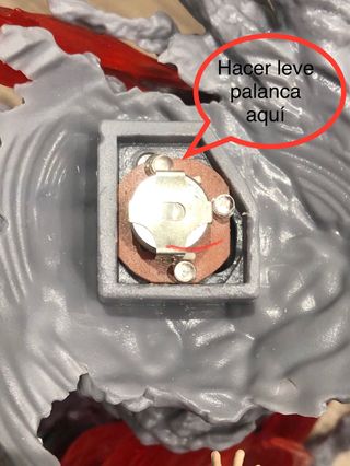 Figura Goku Super Saiyan con Luz LED