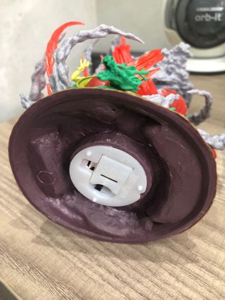 Figura Goku Super Saiyan con Luz LED