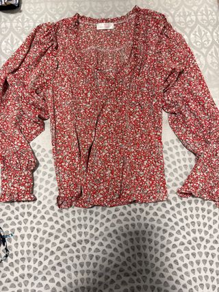 Blusa floral roja manga larga