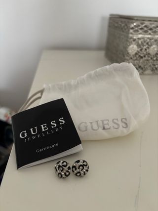 Pendientes Guess Negros y Plateados