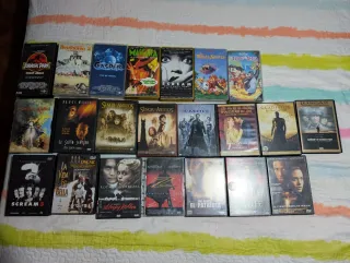 VHS y dvds. Lote de 22 películas.