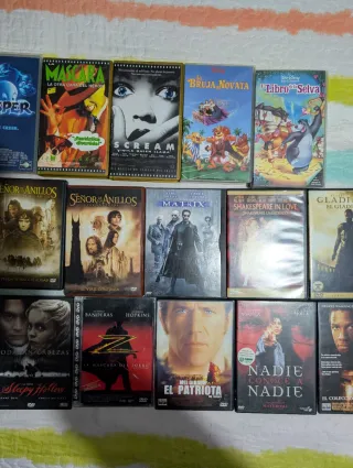 VHS y dvds. Lote de 22 películas.