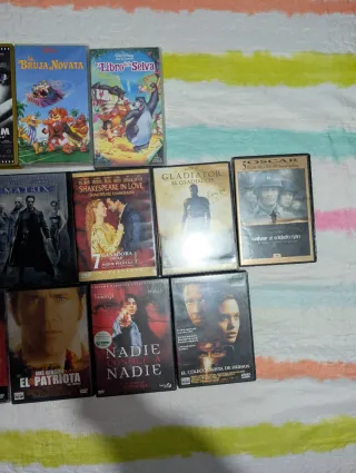 VHS y dvds. Lote de 22 películas.