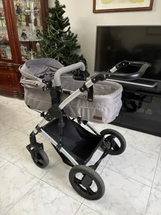 Carrito convertible de bebé gris con estampado