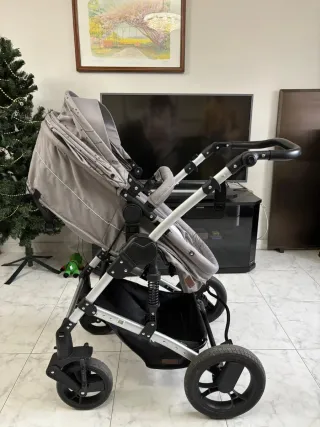 Carrito convertible de bebé gris con estampado