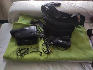 Videocámara Hitachi 8mm con accesorios