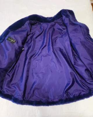 Abrigo de pelo morado para mujer