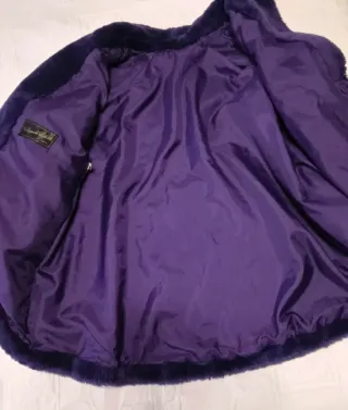 Abrigo de pelo morado para mujer