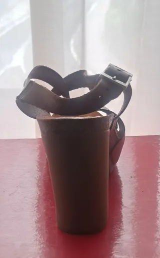 Sandalias de tacón marrones