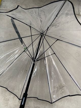 Paraguas Cacharel Transparente Ribete Negro.