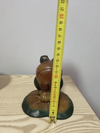 Figura Sapo Madera sobre  Hoja de nenúfar