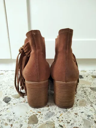 Botines Mustang Piel Marrones con Flecos