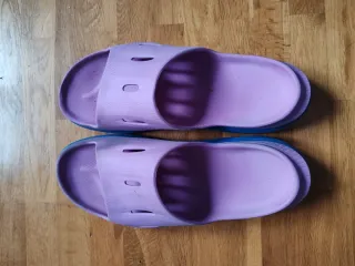 Chanclas Hoka ora Moradas y Azules