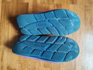 Chanclas Hoka ora Moradas y Azules