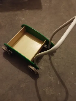 Carrito de madera para niños