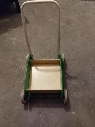Carrito de madera para niños