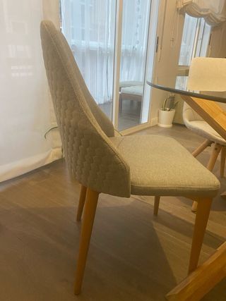 Conjunto 4 sillas comedor. La mesa no.