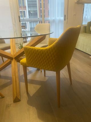 Conjunto 4 sillas comedor. La mesa no.
