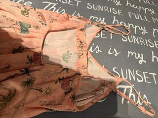 Vestido Lefties floral S con adorno en espalda