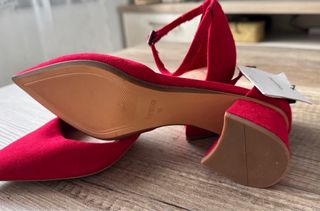 Zapatos Bershka tacón cuadrado rojos talla 36